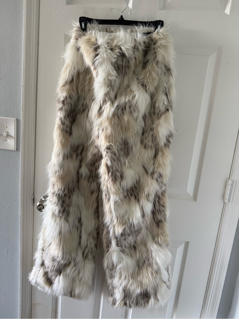 Akira Faux Fur set - Picture 11 of 11